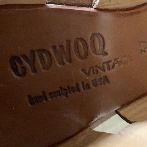 Cydwoq size 37 sandals - Picture 3 of 5